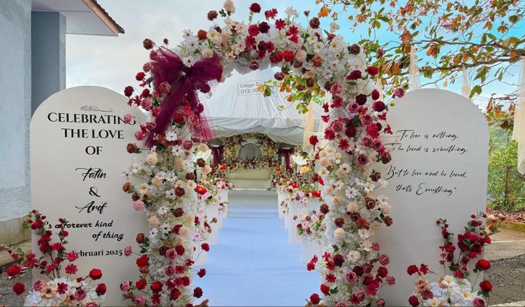 Artificial flower vs. fresh flowers