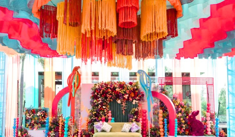 A Wedding Backdrop of Choice With Fancy Colors