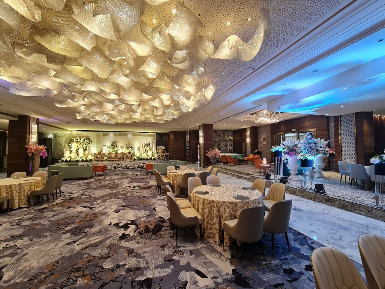 Orana Platum Banquet