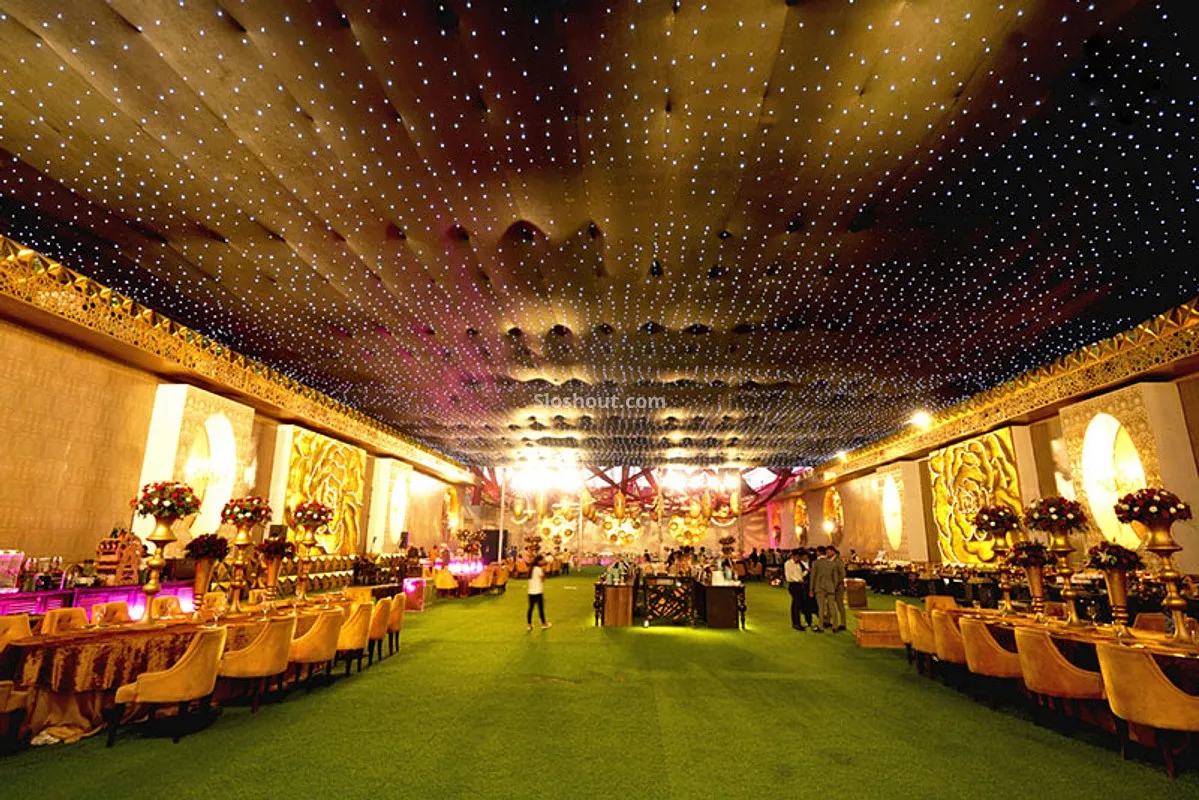 The Riviera By Ferns N Petals