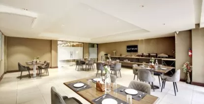 Saltstayz Le Icon Cyber Hub