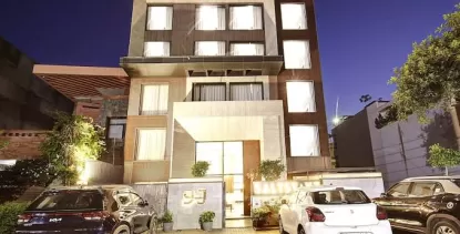 Saltstayz Le Icon Cyber Hub