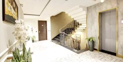 Saltstayz Le Icon Cyber Hub